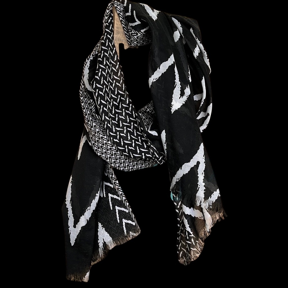 Black & White Chevron Pattern Scarf